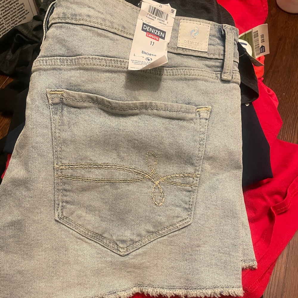 Women’s Levi shorts